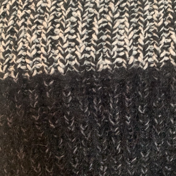 Free People mock turtleneck, crop sweater. Black and ivory. Like new. Xs - Picture 3 of 5